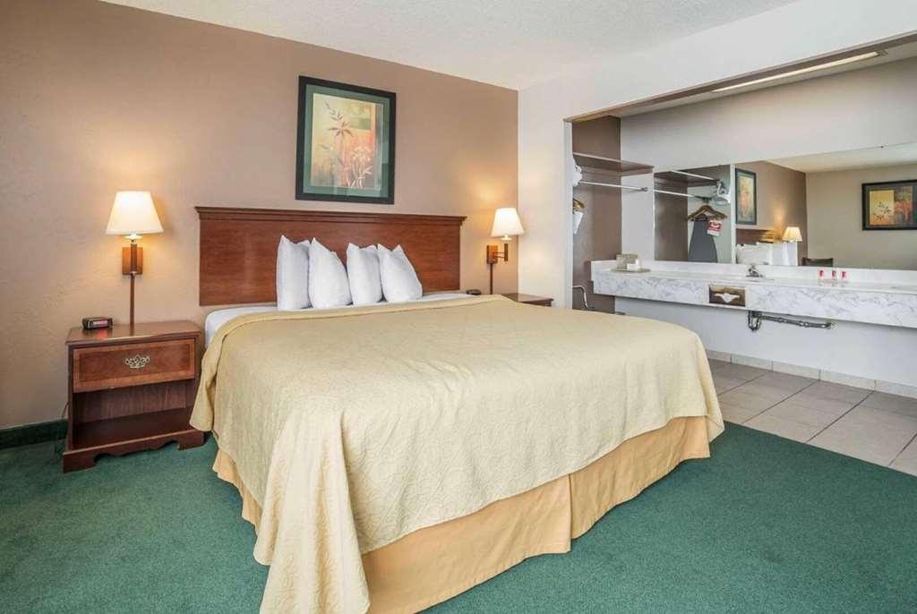 Baymont By Wyndham Great Falls City Center Room photo