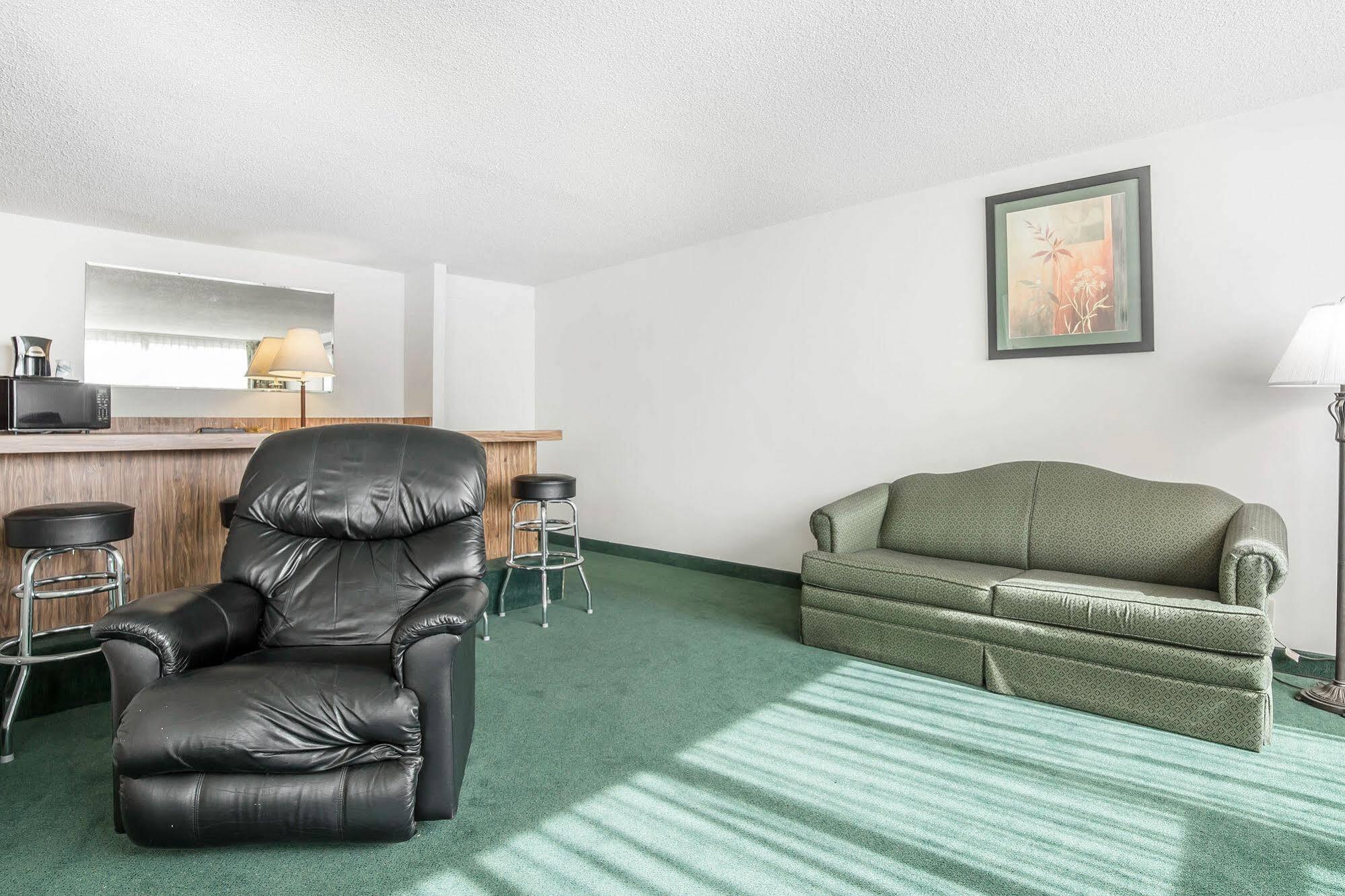 Baymont By Wyndham Great Falls City Center Exterior photo